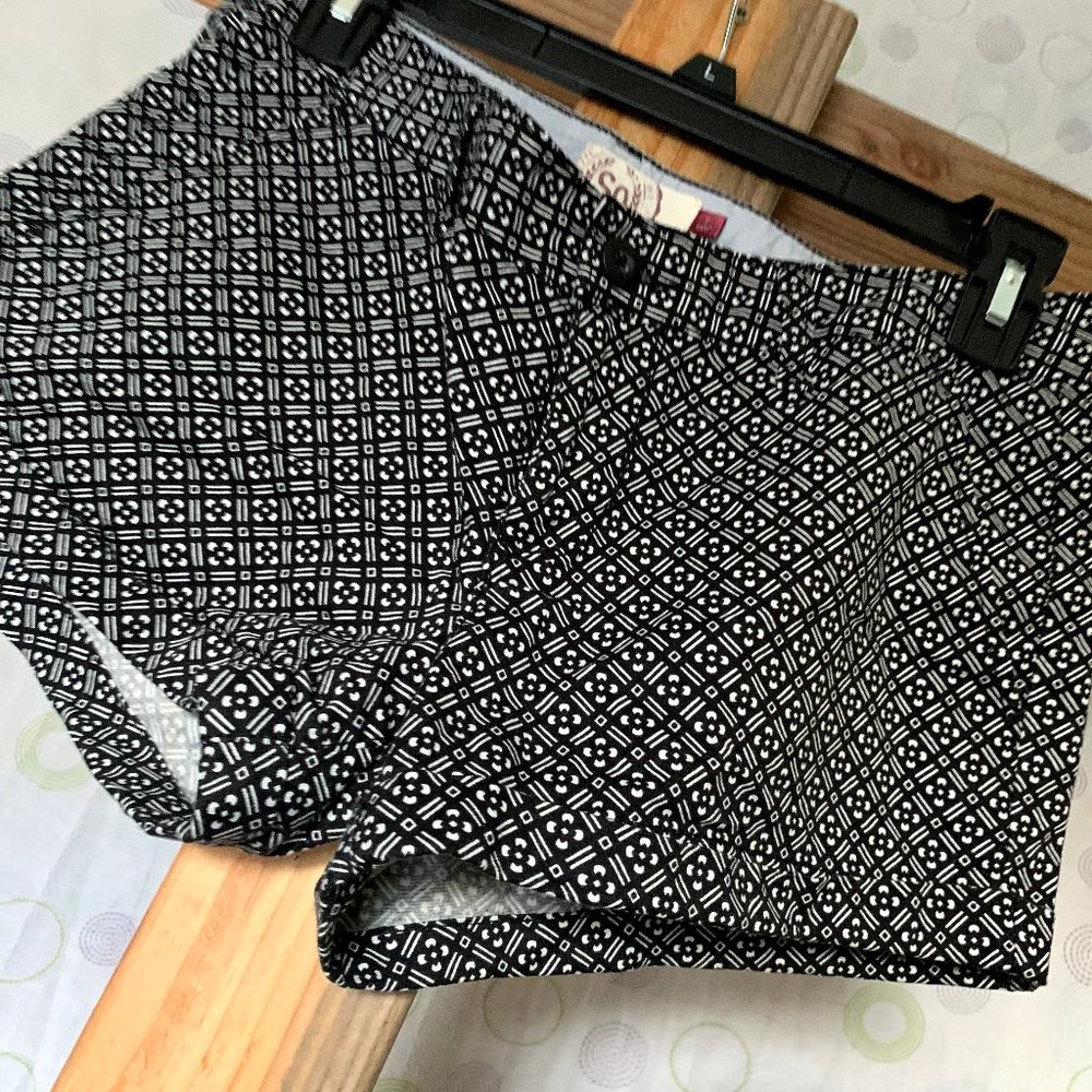 Printed cropped shorts